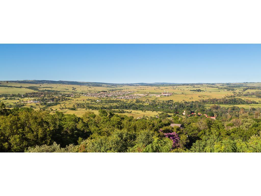 Mount Grace Hotel & Spa Magaliesburg Luaran gambar Panorama of the town