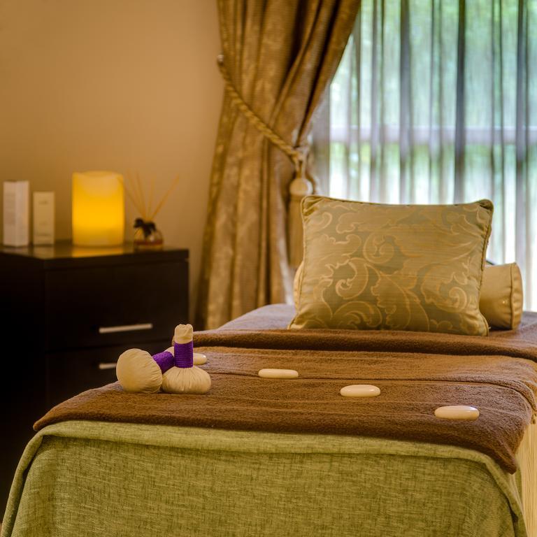 Mount Grace Hotel & Spa Magaliesburg Luaran gambar A massage bed