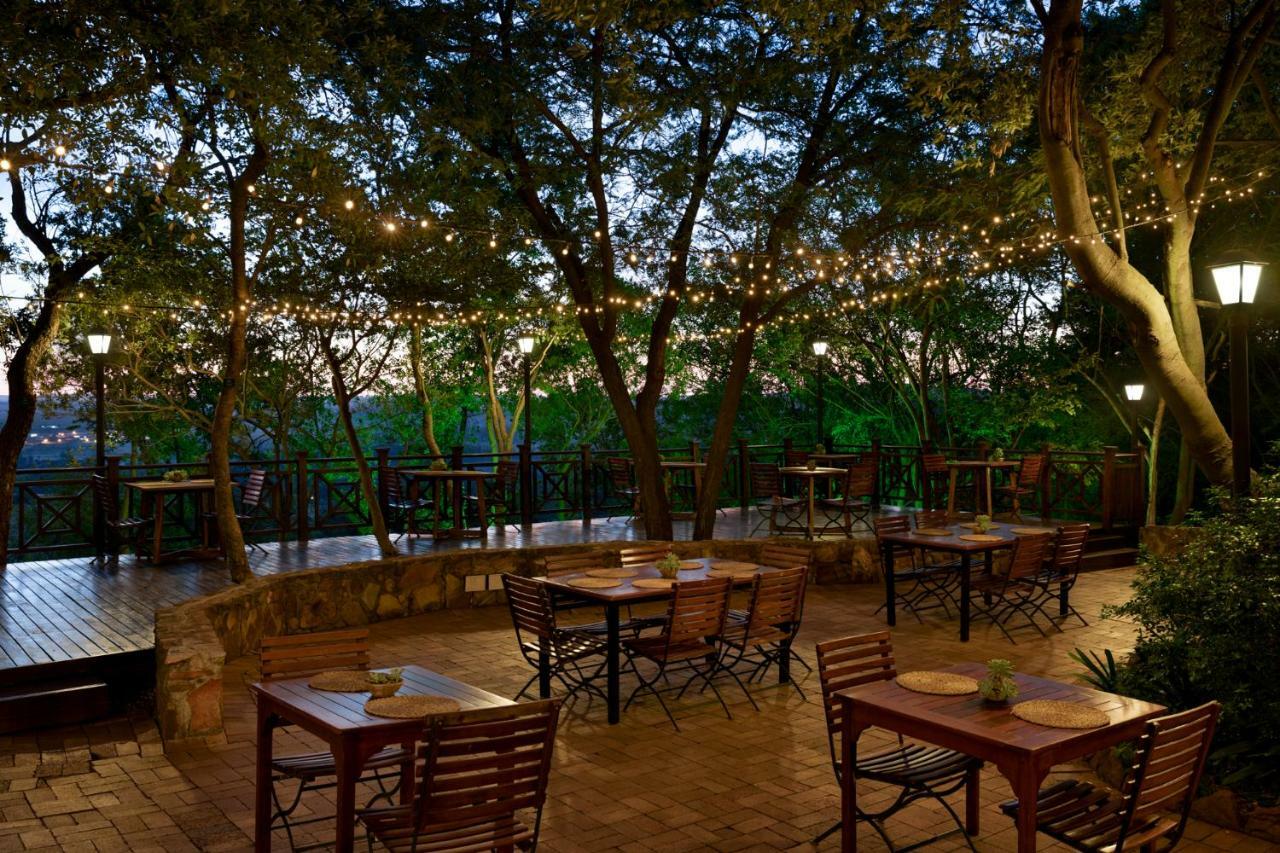 Mount Grace Hotel & Spa Magaliesburg Luaran gambar The restaurant's garden