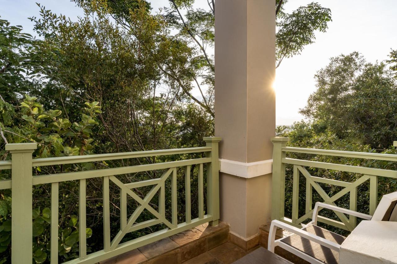 Mount Grace Hotel & Spa Magaliesburg Luaran gambar A balcony at the Four Seasons Resort